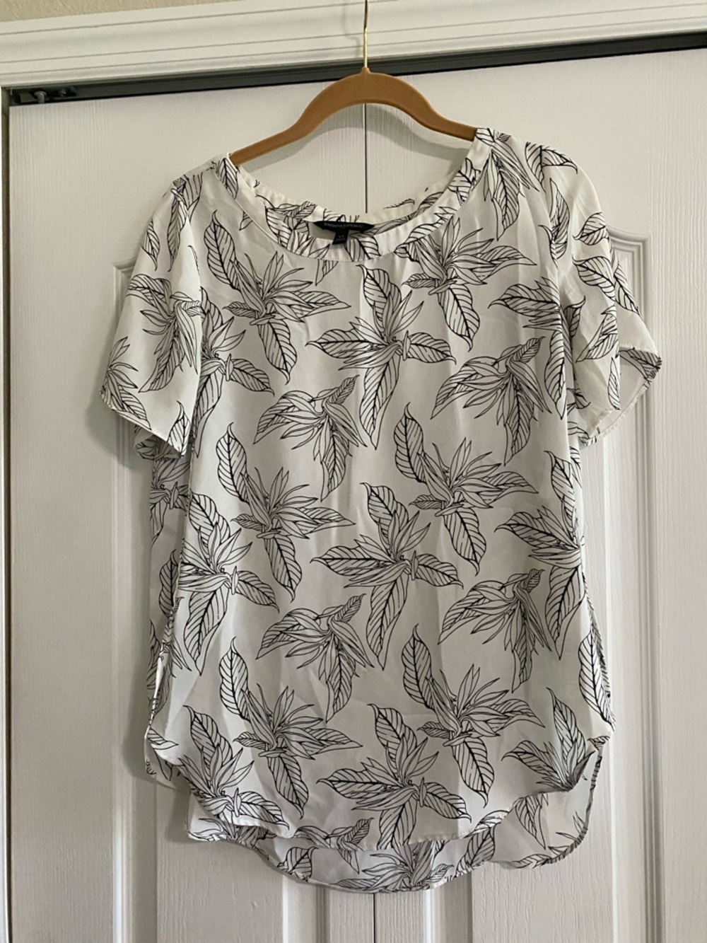 Banana Republic White Botanical-Print Short Sleeve Blouse